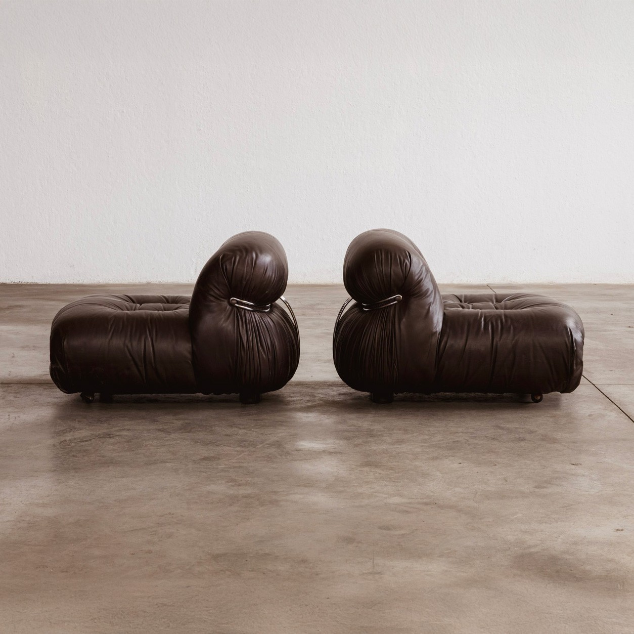 Afra & Tobia Scarpa “Soriana” Easy Chairs for Cassina, Dark Brown Leather, 1969, Set of 2, 1969