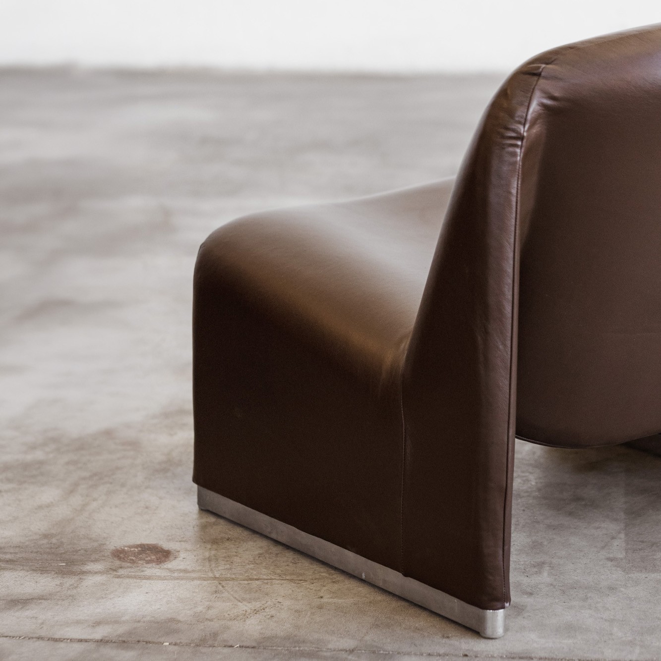 Giancarlo Piretti "Alky" Lounge Chairs for Anonima Castelli, Brown Leather, 1970, Set of 2, 1970