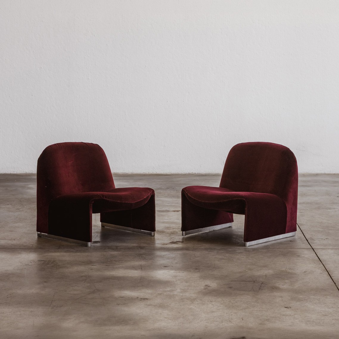 Giancarlo Piretti "Alky" Lounge Chairs for Anonima Castelli, Burgundy Velvet, 1970, Set of 2, 1970