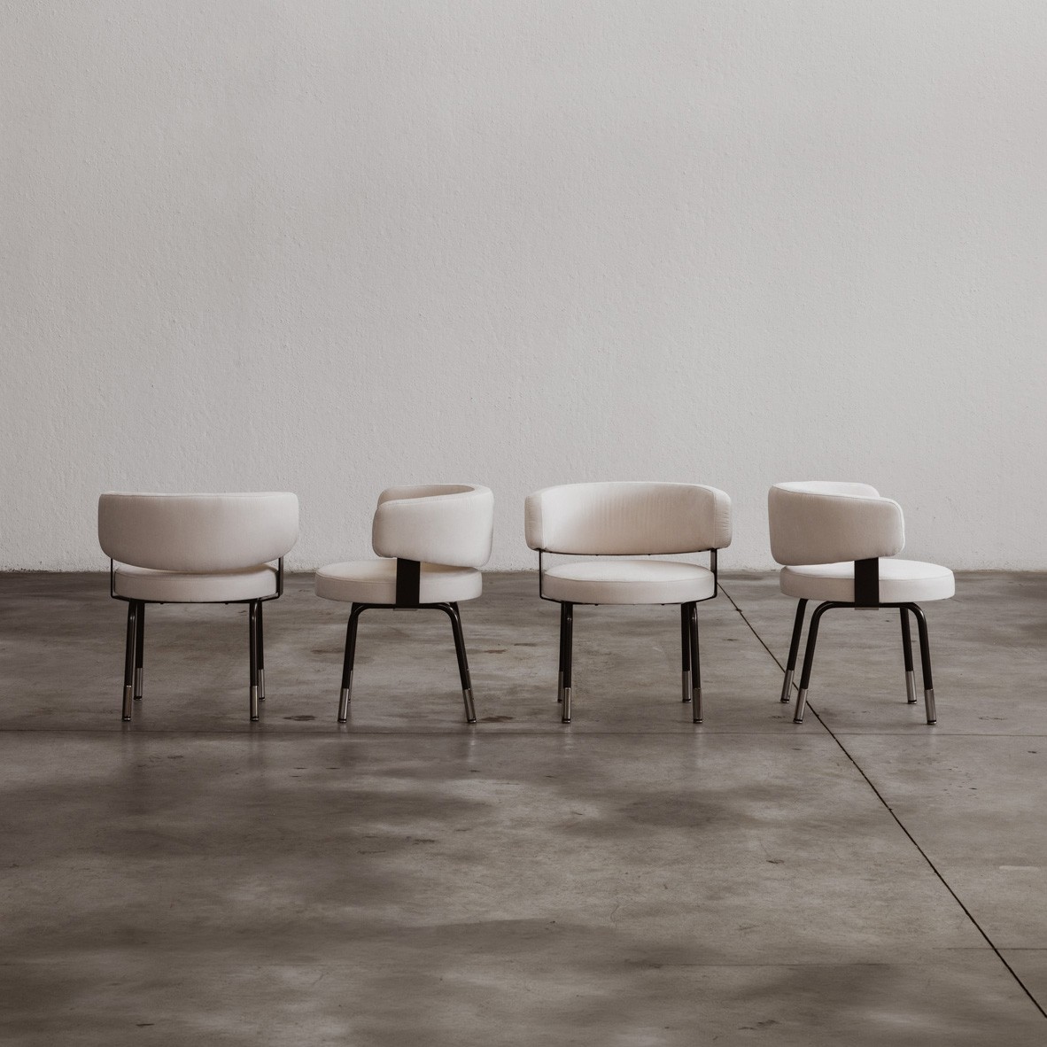 Gianni Moscatelli Dining Chairs for Formanova, White Velvet, 1968, Set of 8, 1968