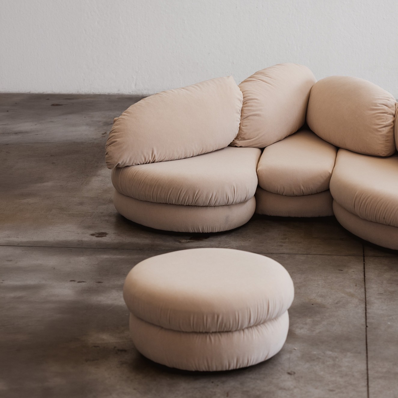 Hans Hopfer "Brioche" Sofa with Ottoman for Neue Wiener Werkstätte, 1970s, 1970s