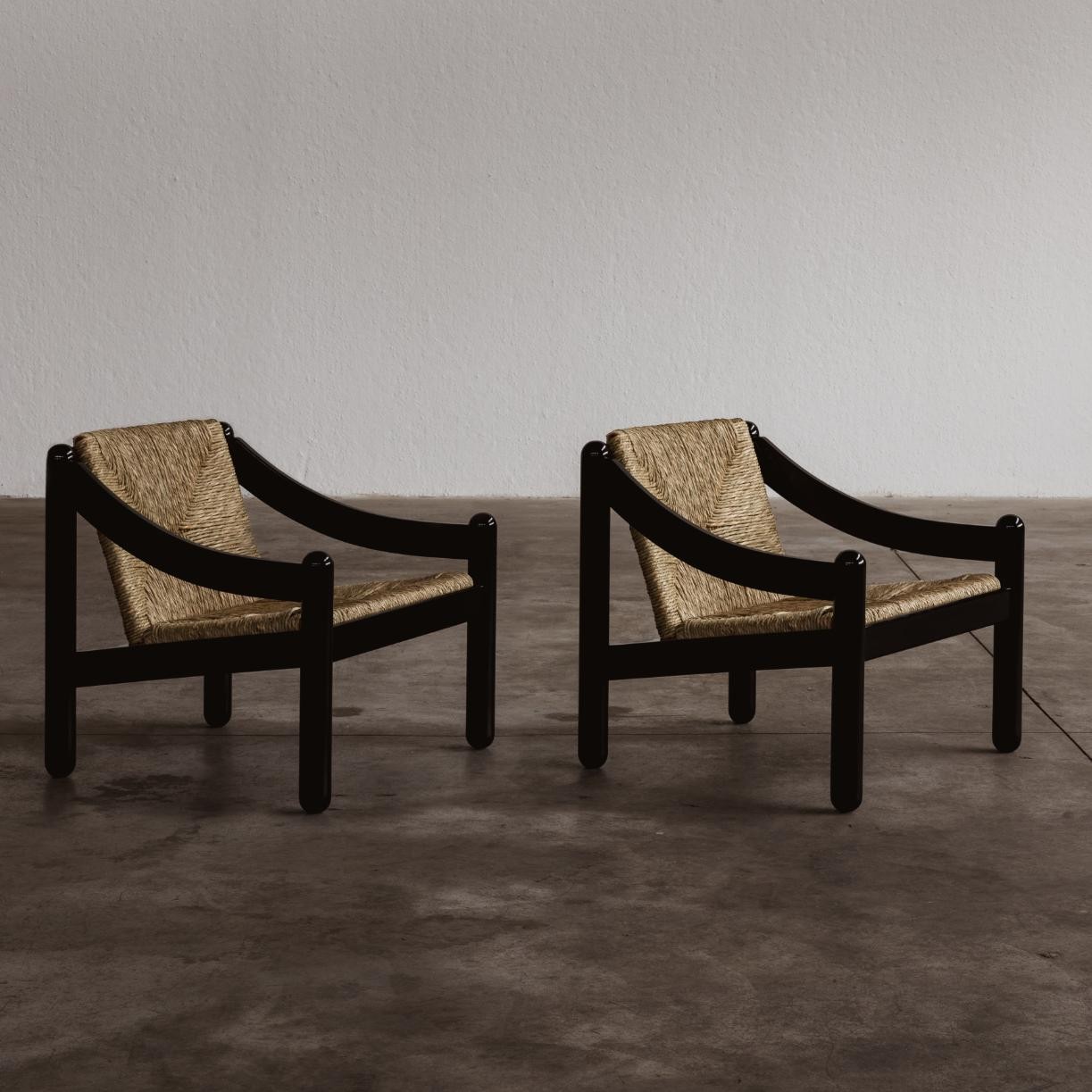 Vico Magistretti 930 "Carimate" Easy Chairs for Cassina, Black Lacquered Wood, 1963, Set of 2, 1963