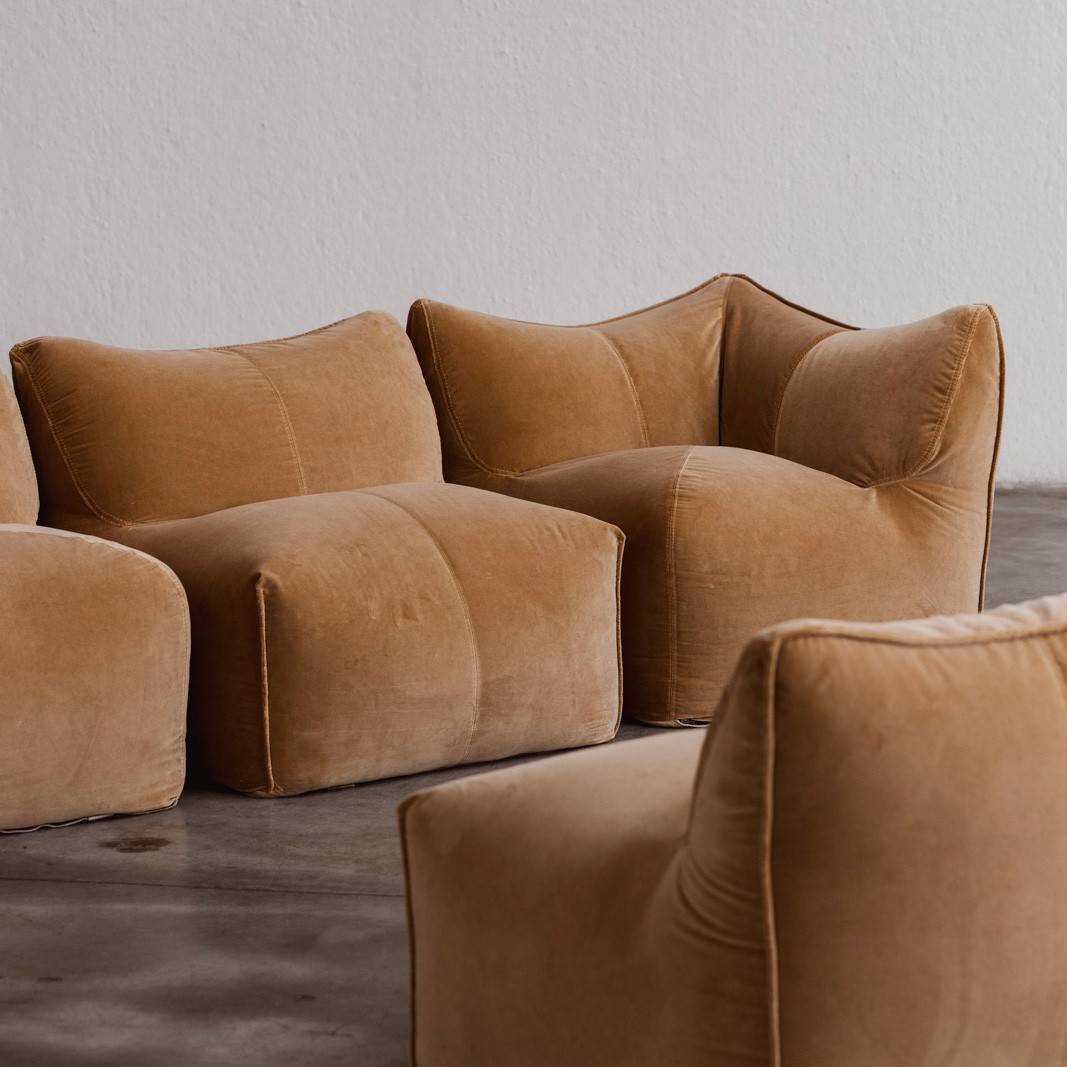 Mario Bellini “Le Bambole” Modular Sofa for B&B Italia, Camel Velvet, 1971, Set of 6, 1971