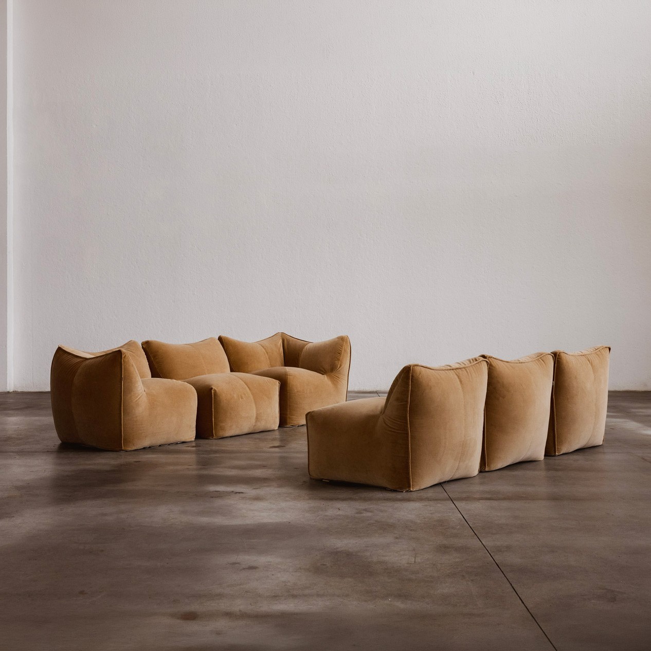 Mario Bellini “Le Bambole” Modular Sofa for B&B Italia, Camel Velvet, 1971, Set of 6, 1971