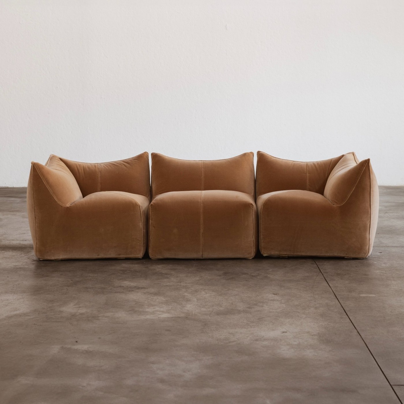 Mario Bellini “Le Bambole” modular sofa for B&B Italia, camel velvet, 1971, set of 3, 1971