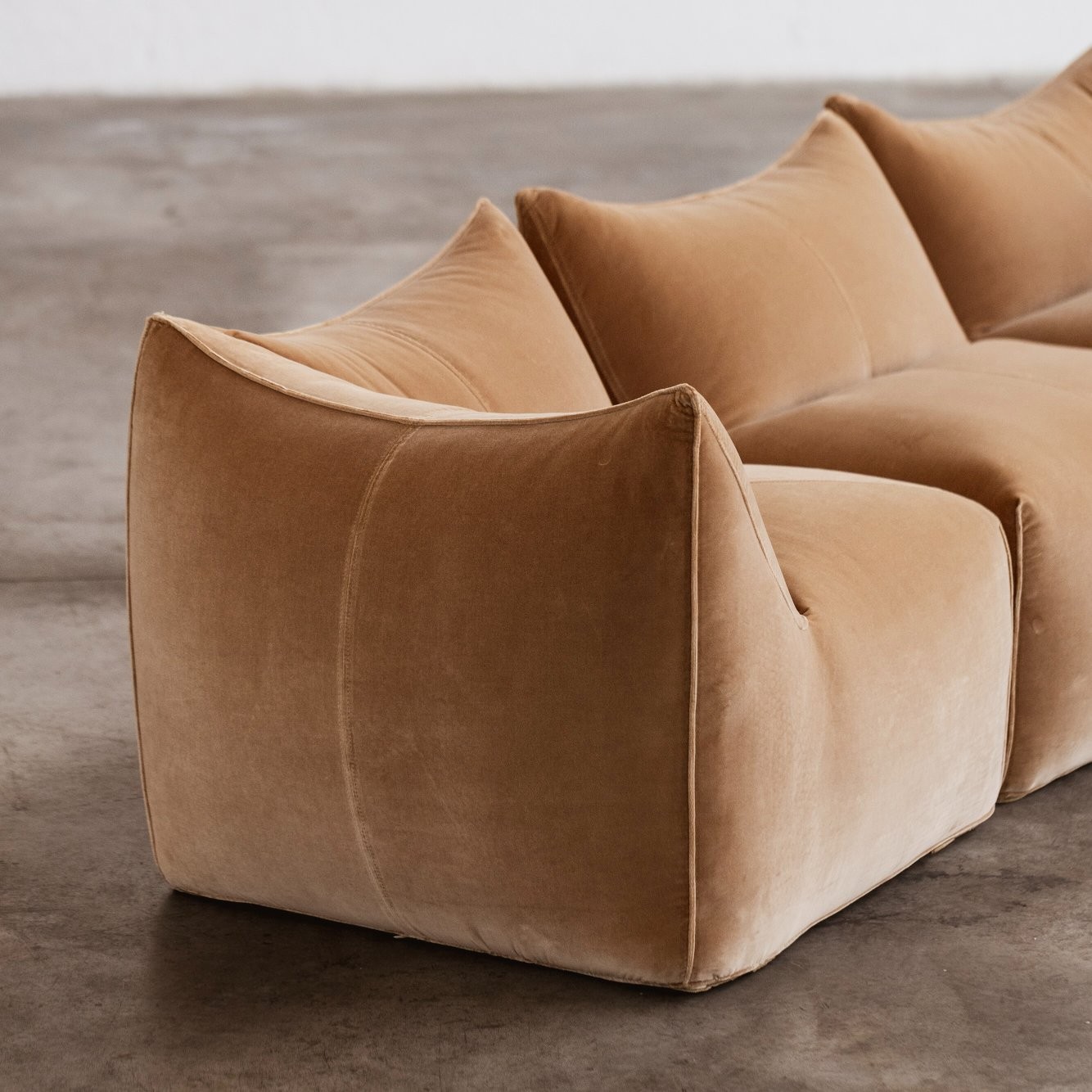 Mario Bellini “Le Bambole” modular sofa for B&B Italia, camel velvet, 1971, set of 3, 1971