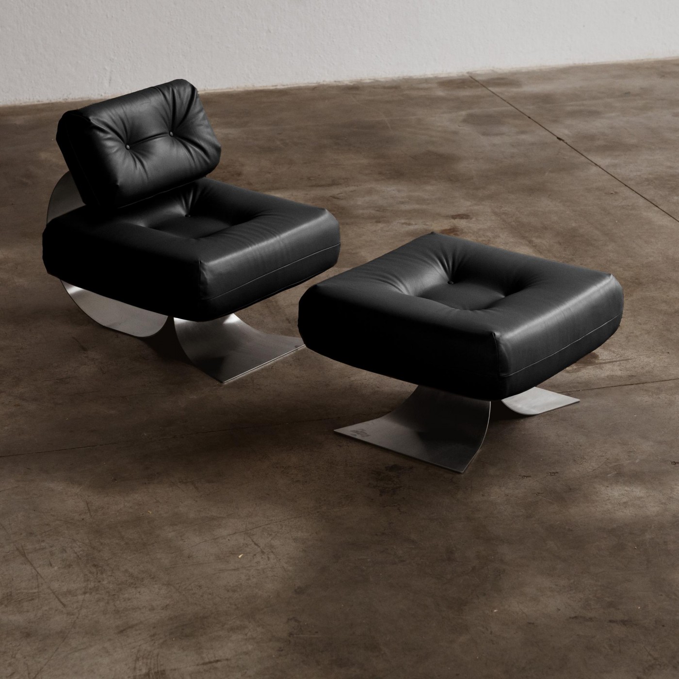 Oscar Niemeyer “Alta” Lounge Set for Mobilier International, Black Leather,  1971, 1970s