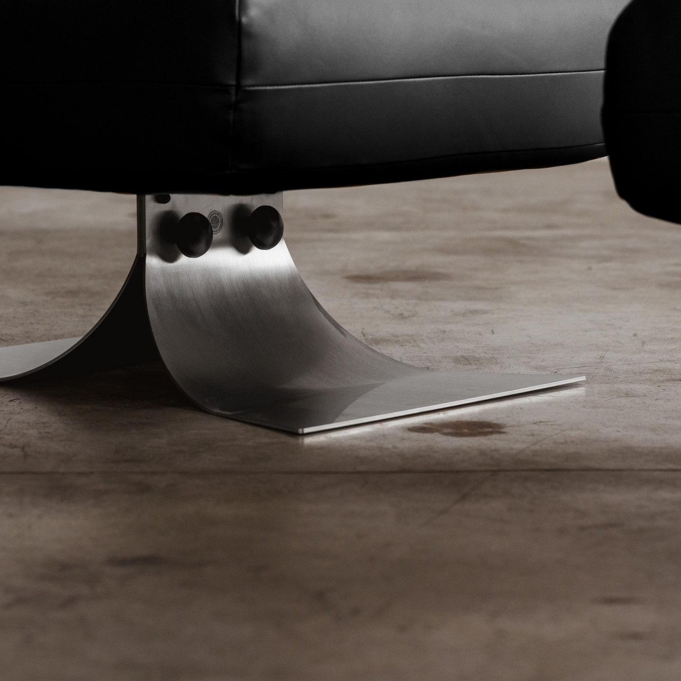 Oscar Niemeyer “Alta” Lounge Set for Mobilier International, Black Leather,  1971, 1970s