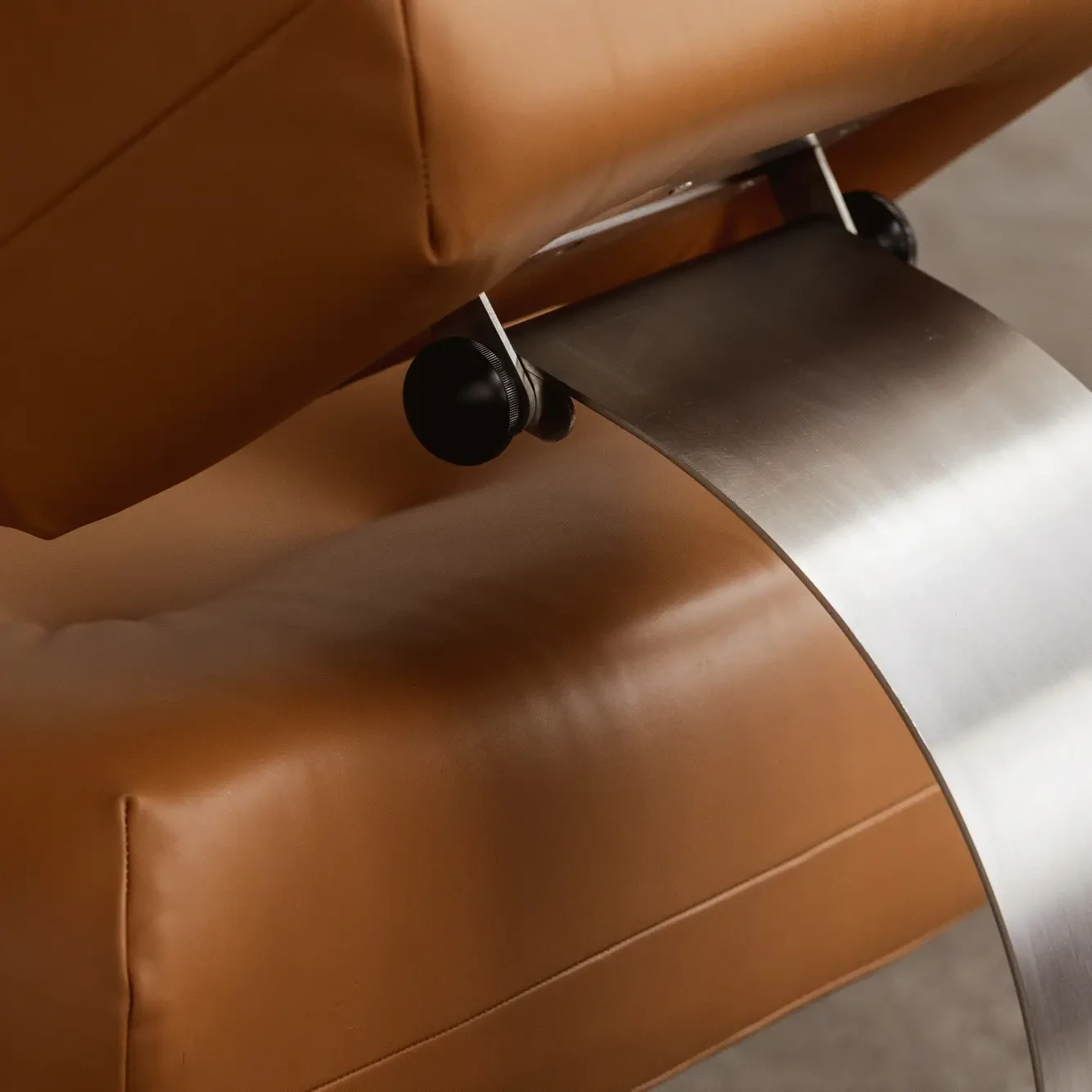 Oscar Niemeyer “Alta” Lounge Set for Mobilier International, Cognac leather, 1971, 1970s