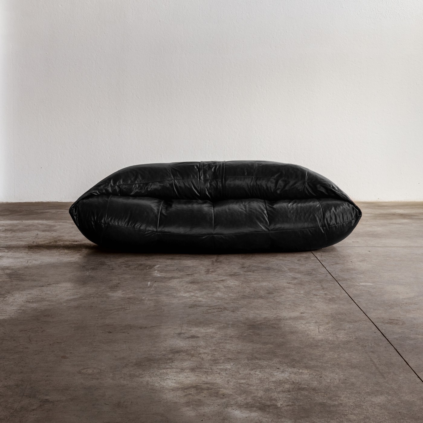 Raphael Raffel “Croissant” Sofa, Black Leather, 1970s, 1970s