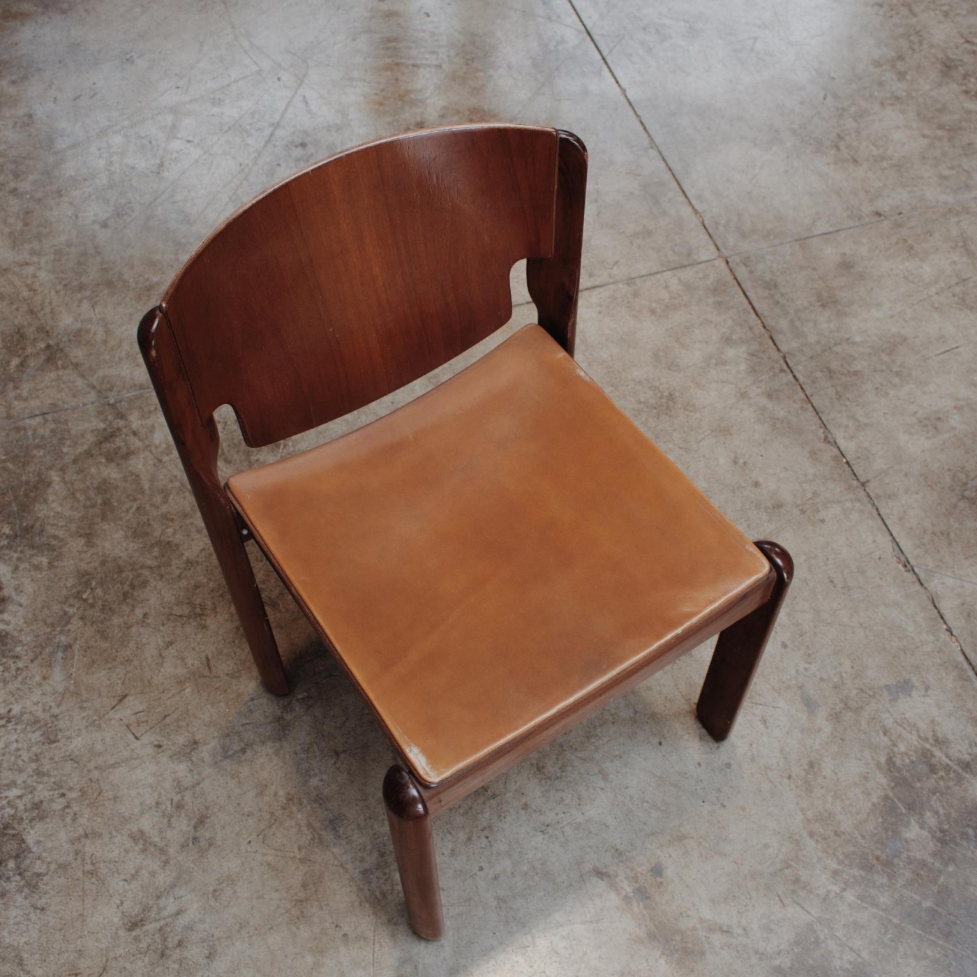 Vico Magistretti "122" Dining Chairs for Cassina, Cognac leather, 1967, Set of 8, 1967
