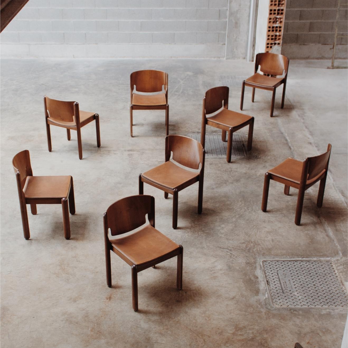 Vico Magistretti "122" Dining Chairs for Cassina, Brown leather, 1967, Set of 8, 1967