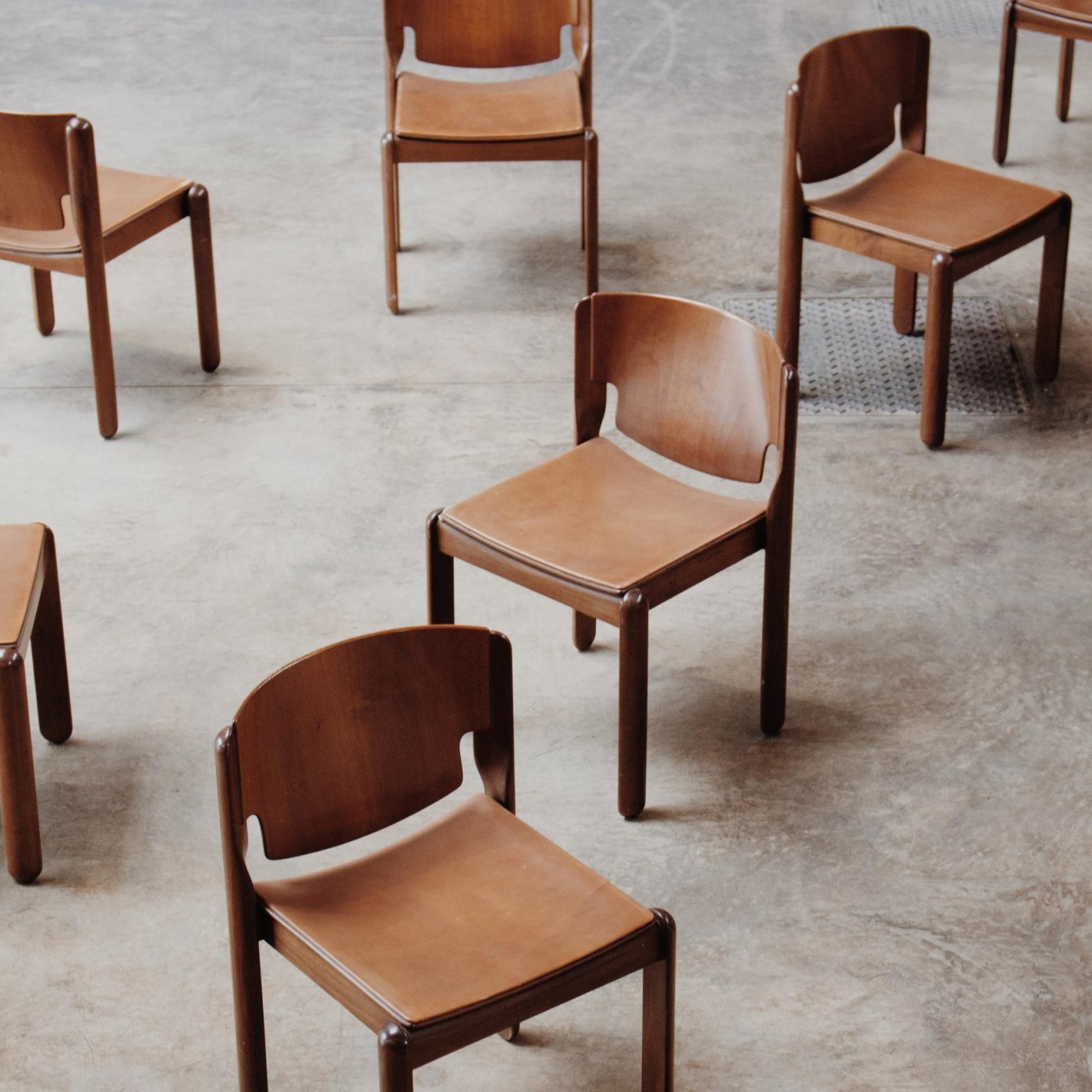 Vico Magistretti "122" Dining Chairs for Cassina, Brown leather, 1967, Set of 8, 1967