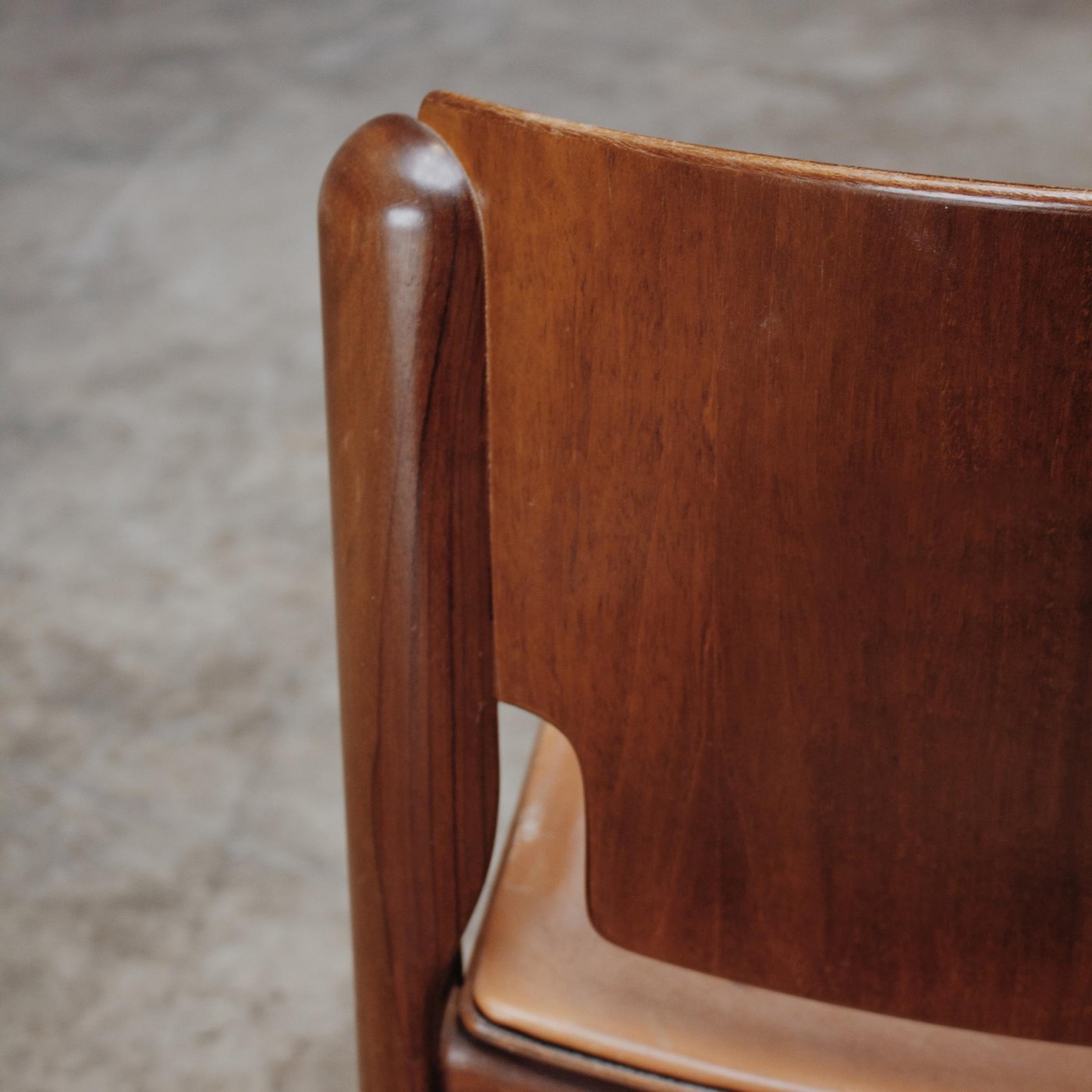 Vico Magistretti "122" Dining Chairs for Cassina, Brown leather, 1967, Set of 8, 1967