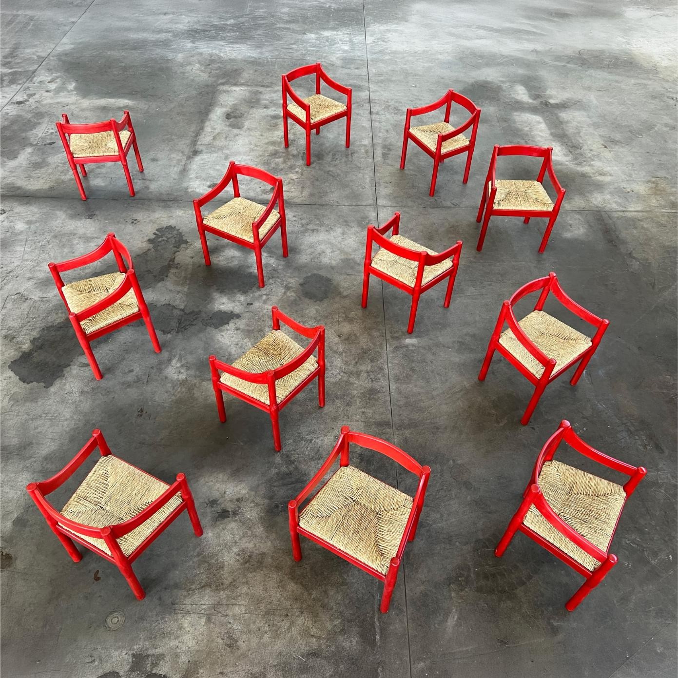 Vico Magistretti “Carimate” Dining Chairs for Cassina, Red Lacquered Wood, 1960, Set of 12, 1960