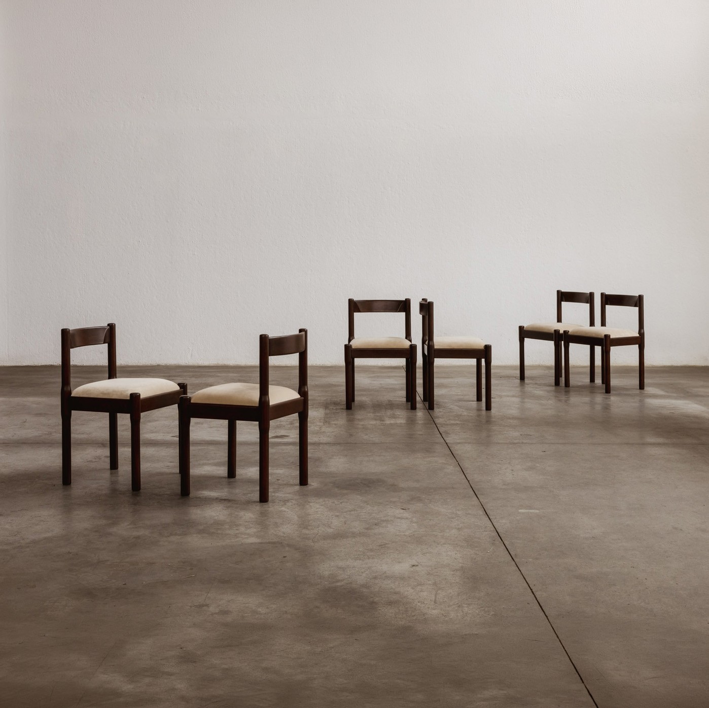 Vico Magistretti "Carimate" Dining Chairs for Cassina, Dark Brown Lacquered, 1960, Set of 6, 1960