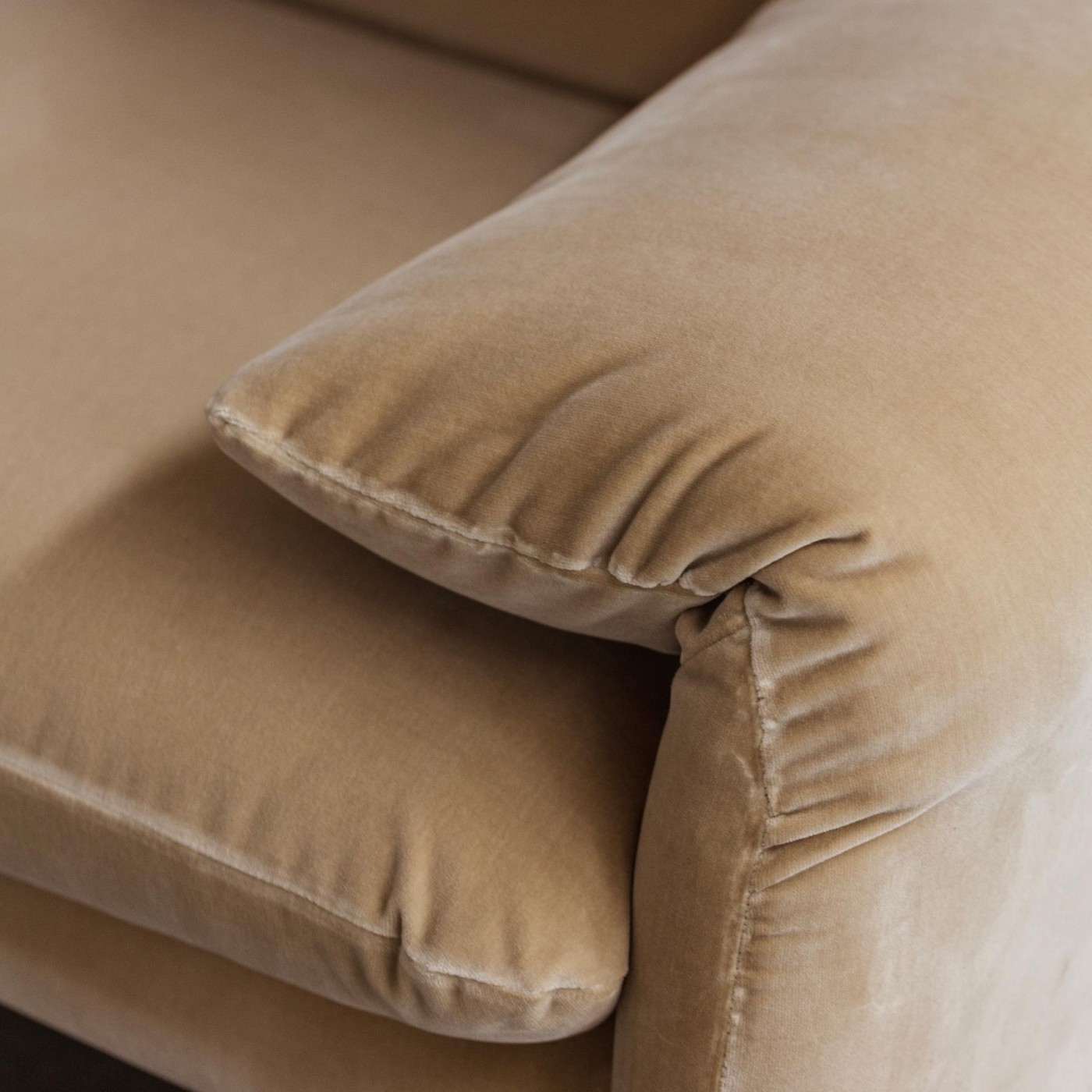 Vico Magistretti "Maralunga" Three-seater Sofa for Cassina, Sand Beige Velvet, 1973, 1973