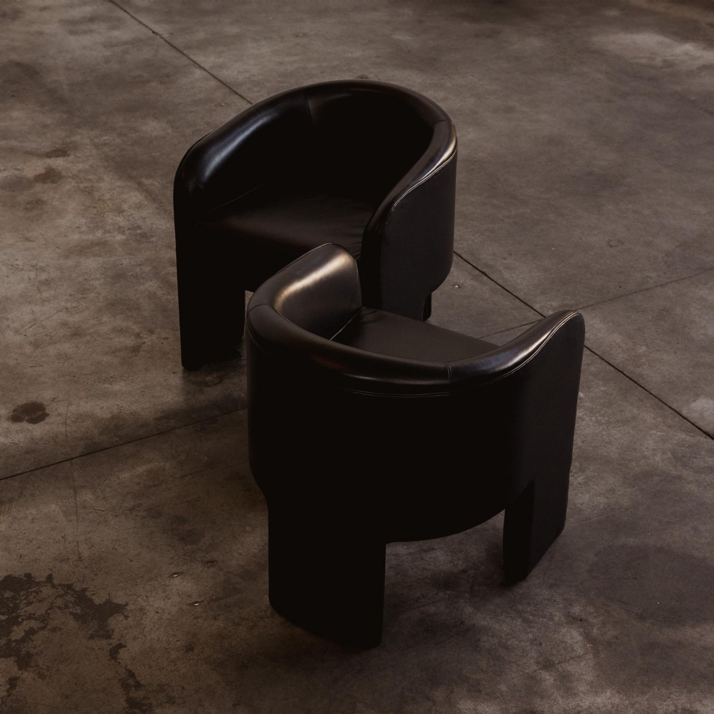 Vladimir Kagan Tripod Armchairs for Weiman, Black Leather, 1980, Set of 2, 1980